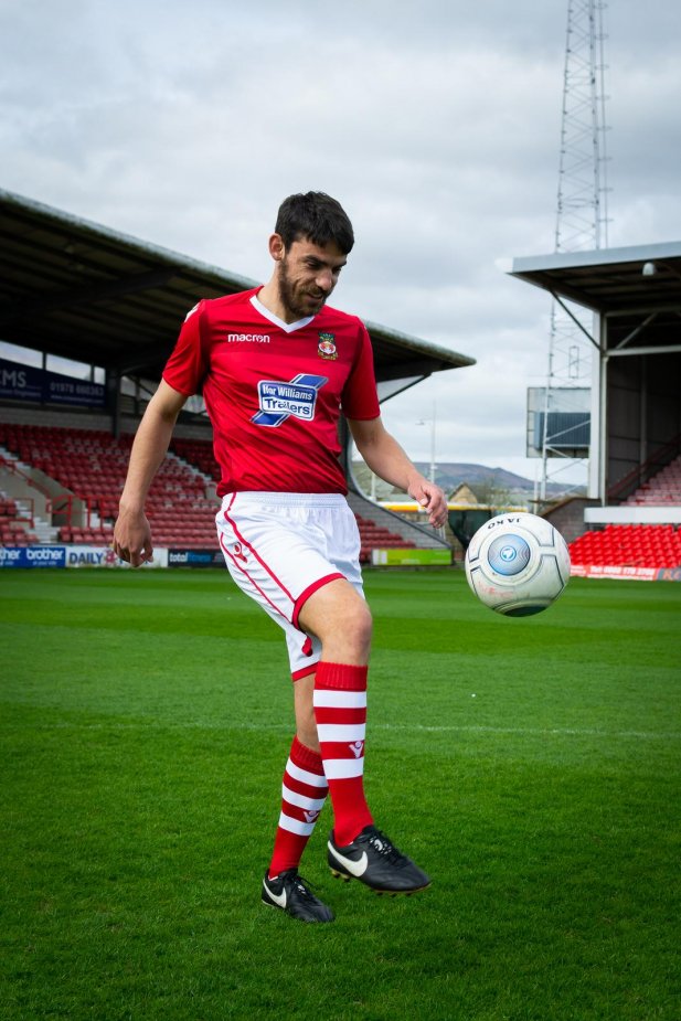 wrexham_2018_2019_macron_home_kit_f.jpg